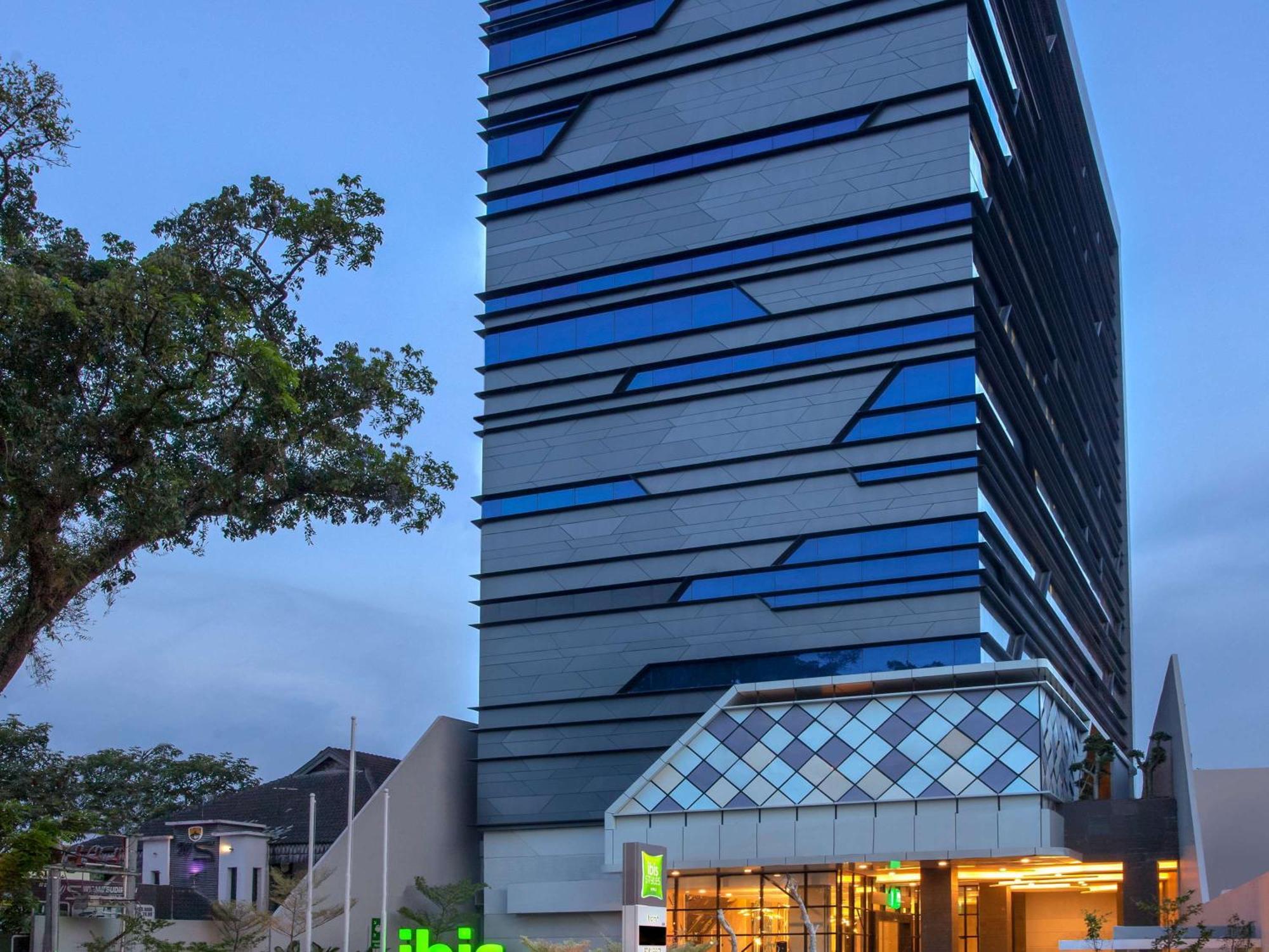 Ibis Styles Medan Pattimura Exterior photo
